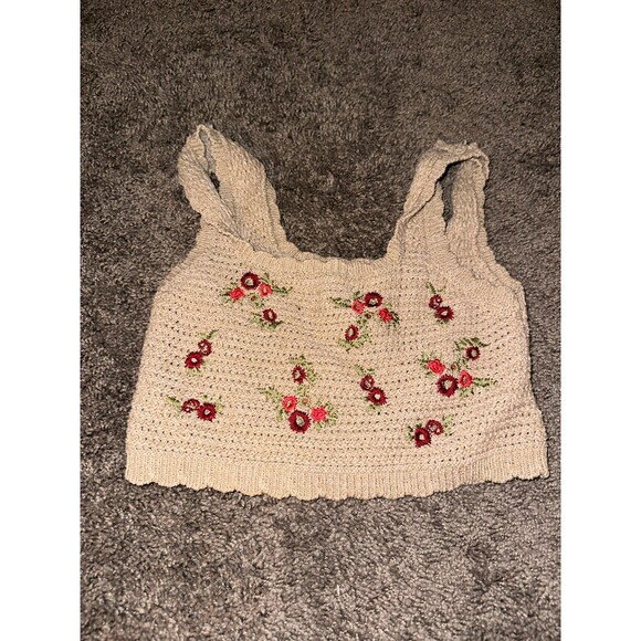 Tops - Nisan crochet flower cream top